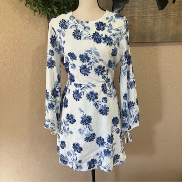 NWOT Lulus Darling Simplicity White and Blue Floral Linen Cutout Mini Dr… - Picture 11 of 11